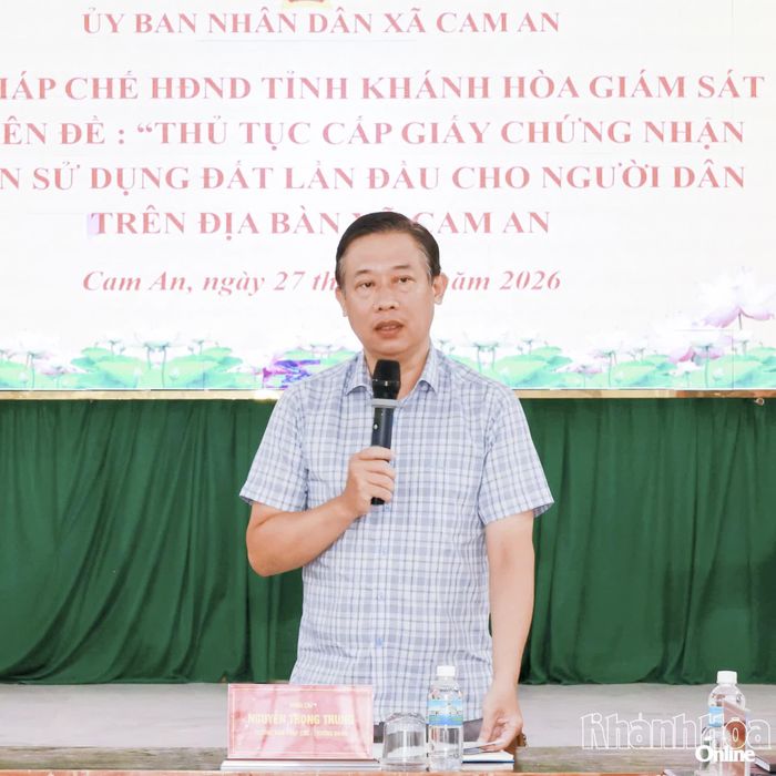 Trưởng đoàn giám sát phát biểu tại buổi giám sát.