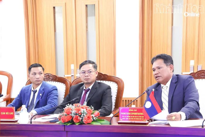 Đồng chí Phongtisouk Siphomthaviboun phát biểu tại buổi tiếp.
