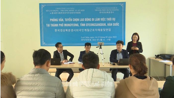 Phỏng vấn tuyển chọn lao động đi xuất khẩu lao động tại Hàn Quốc.