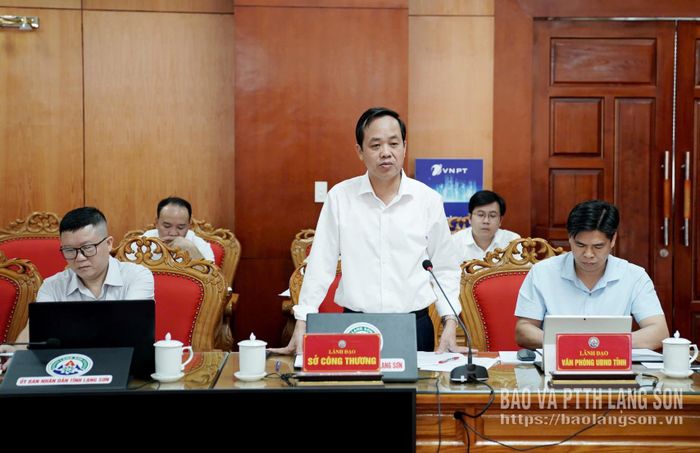 Lãnh đạo Sở Công Thương báo cáo tóm tắt kết quả triển khai thực hiện nhiệm vụ 10 tháng đầu năm