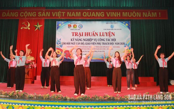 Tiết mục văn nghệ của học viên tại trại huấn luyện