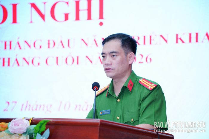 Đại biểu tham luận tại hội nghị