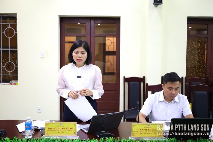 Lãnh đạo Ban Tuyên giáo Tỉnh ủy, thành viên hội đồng phát biểu ý kiến tại cuộc họp