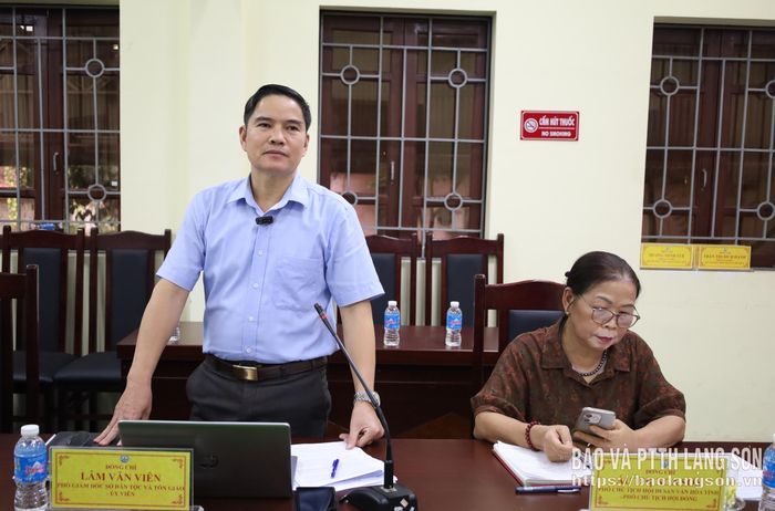 Lãnh đạo Sở Dân tộc và Tôn giáo, thành viên hội đồng phát biểu ý kiến tại cuộc họp