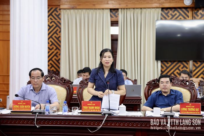 Đồng chí Trần Thanh Nhàn, Phó Chủ tịch UBND tỉnh phát biểu thảo luận tại hội nghị