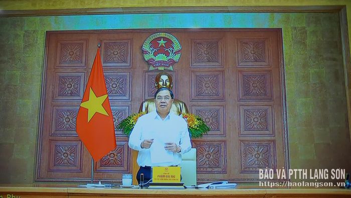 Đồng chí Phạm Gia Túc, Phó Thủ tướng Thường trực Chính phủ, Chủ tịch Hội đồng thẩm định phát biểu tại cuộc họp