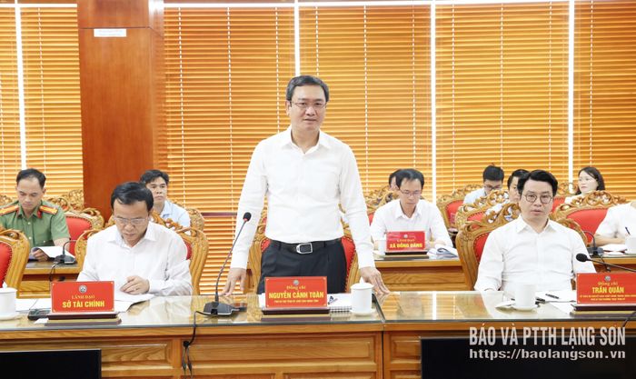 Đồng chí Nguyễn Cảnh Toàn, Phó Bí thư Tỉnh ủy, Chủ tịch UBND tỉnh phát biểu tại buổi làm việc