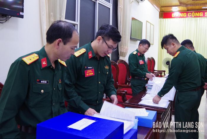 Đoàn kiểm tra hệ thống văn kiện, kế hoạch, sổ sách về công tác quốc phòng, quân sự địa phương đối với các cơ quan thuộc Bộ CHQS tỉnh Lạng Sơn