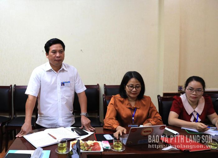 Lãnh đạo UBND xã Văn Quan phát biểu tiếp thu, làm rõ một số nội dung liên quan