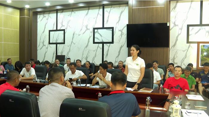 Các trọng tài trao đổi về chuyên môn và phương pháp điều hành các môn thi đấu tại Đại hội.