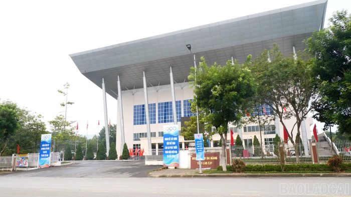 Công tác trang trí, tuyên truyền chào mừng Đại hội Thể dục thể thao tỉnh Lào Cai lần thứ I, năm 2026 được triển khai tại các địa điểm tổ chức Đại hội và trên nhiều tuyến đường.