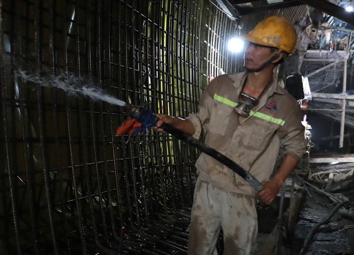 Sau khi hoàn thành vỏ hầm, nhà thầu tiếp tục hoàn thiện các hạng mục còn lại, lắp đặt hệ thống kỹ thuật, kiểm tra chất lượng và nghiệm thu, phấn đấu hoàn thành toàn bộ công trình trong quý I/2027.