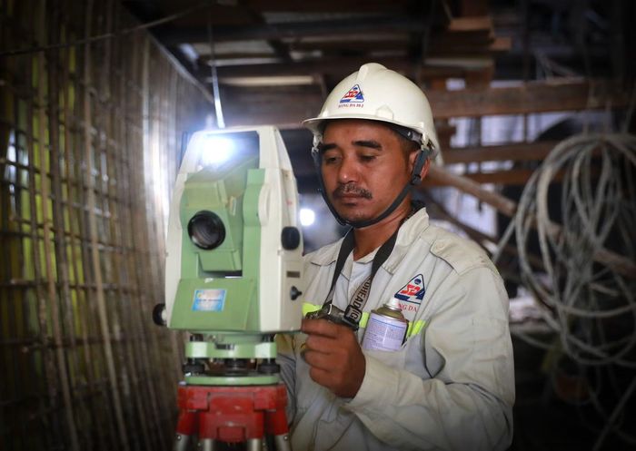 Thi công hầm đòi hỏi tổ chức chặt chẽ các công đoạn, đáp ứng yêu cầu kỹ thuật và an toàn. Việc hoàn thành công tác đào hầm mới là một bước trong quá trình xây dựng, hoàn thiện công trình.