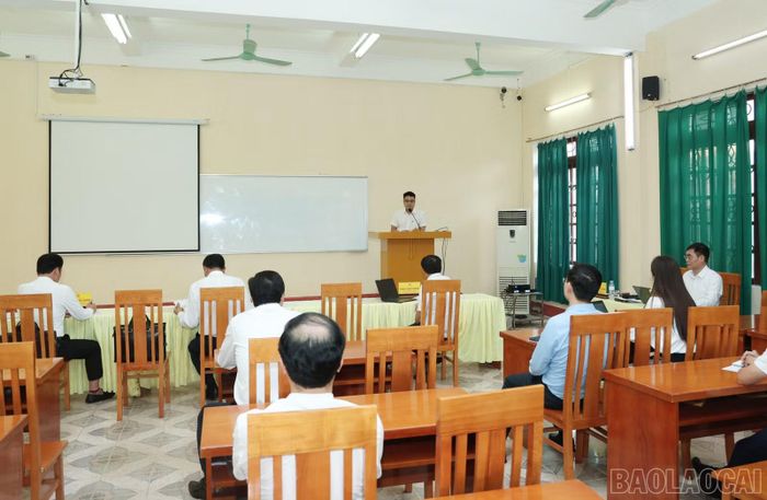 Thí sinh trình bày phần thi tại kỳ thi.