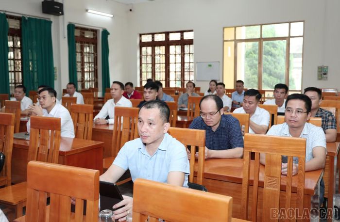 Các đại biểu dự khai mạc Kỳ thi sát hạch, tuyển chọn cán bộ tham gia Đề án 11-ĐA/TU của Ban Thường vụ Tỉnh ủy