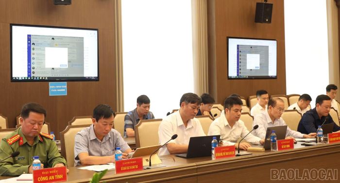 Các đại biểu tham dự cuộc họp.
