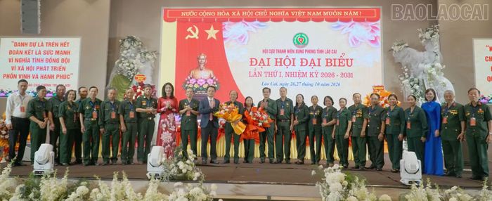 Ban Chấp hành Hội Cựu thanh niên xung phong tỉnh Lào Cai khóa I, nhiệm kỳ 2026 - 2031 ra mắt đại hội.