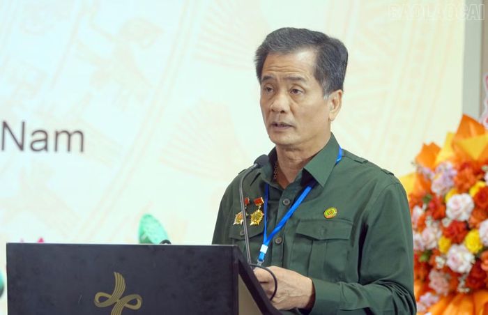 Đồng chí Nguyễn Văn Đính phát biểu tại đại hội.