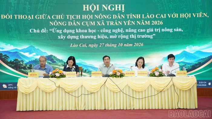 Các đồng chí lãnh đạo Hội Nông dân tỉnh và các cơ quan liên quan chủ trì hội nghị.
