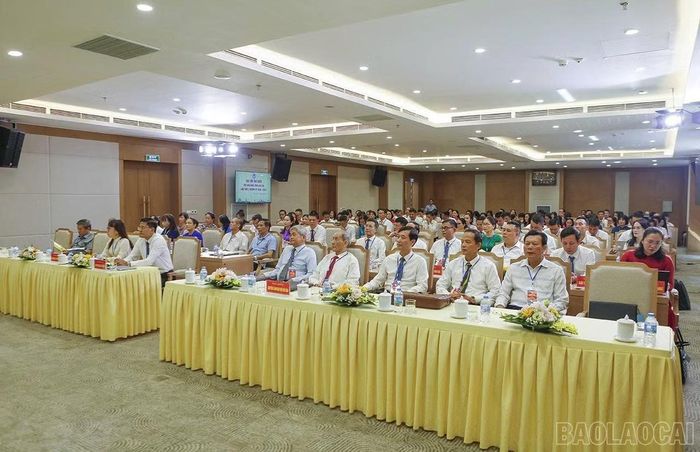 Lãnh đạo, đại diện các sở, ban, ngành, cơ quan báo chí, Hội Nhà báo tỉnh qua các thời kỳ tham dự đại hội.