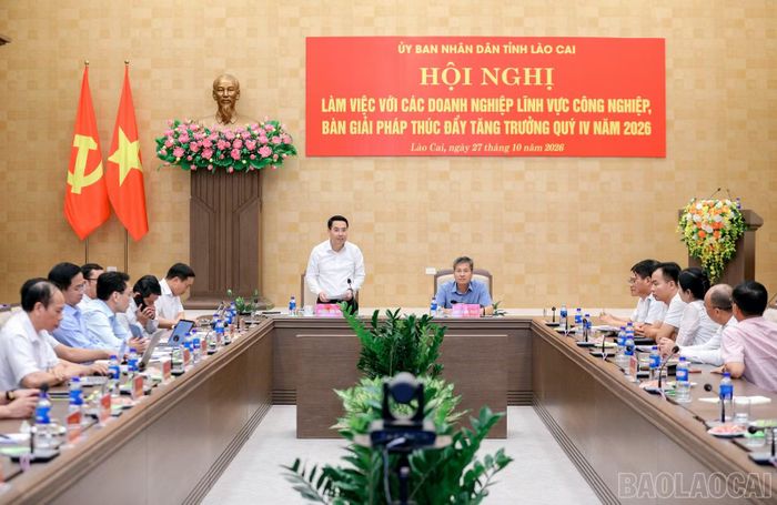 Chủ tịch UBND tỉnh Nguyễn Tuấn Anh yêu cầu toàn tỉnh phải chuyển nhanh từ rà soát, kiến nghị sang tổ chức thực hiện thực chất; không để chậm trễ làm mất cơ hội sản xuất, kinh doanh của doanh nghiệp.
