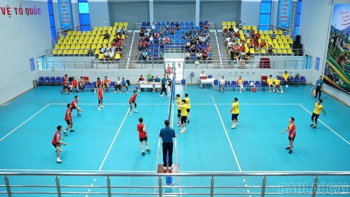 Nhà thi đấu Công ty TNHH MTV Apatit Việt Nam là nơi diễn ra các trận tranh tài của môn bóng chuyền.