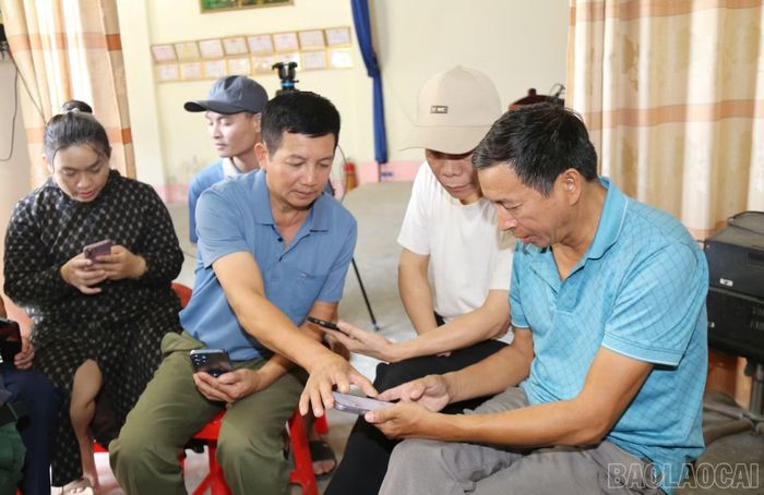 Công tác chuyển đổi số trên địa bàn thôn Phong Niên được đẩy mạnh với sự tham gia tích cực của đội ngũ đảng viên.