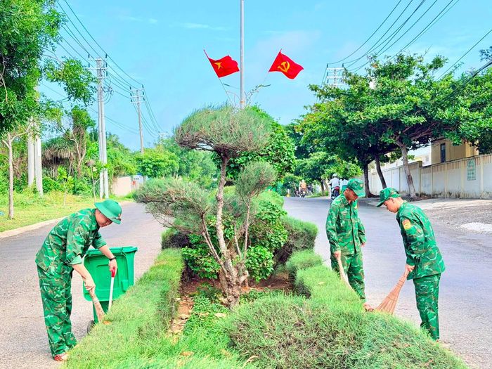 Cùng nhau làm đẹp các tuyến đường ở Đặc khu Phú Quý