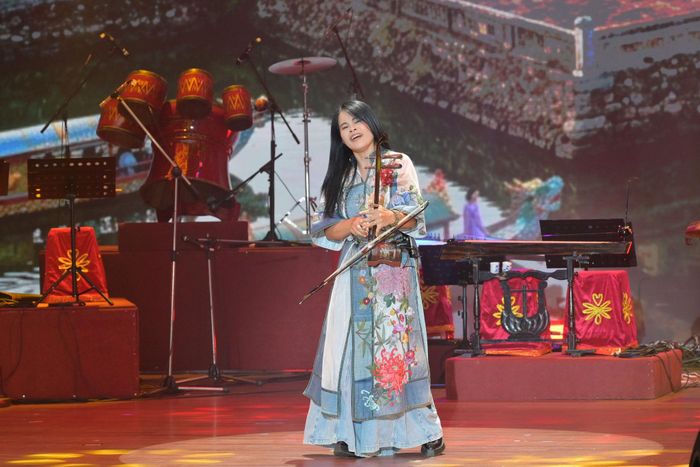 Tiết mục độc tấu Nhị khúc Nhị hành mở đầu đêm khai mạc