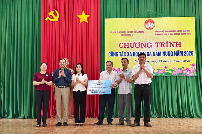Cụm thi đua số 12 trao tặng các công trình an sinh xã hội cho các đơn vị đứng chân trên địa bàn xã Nâm Nung (Lâm Đồng)