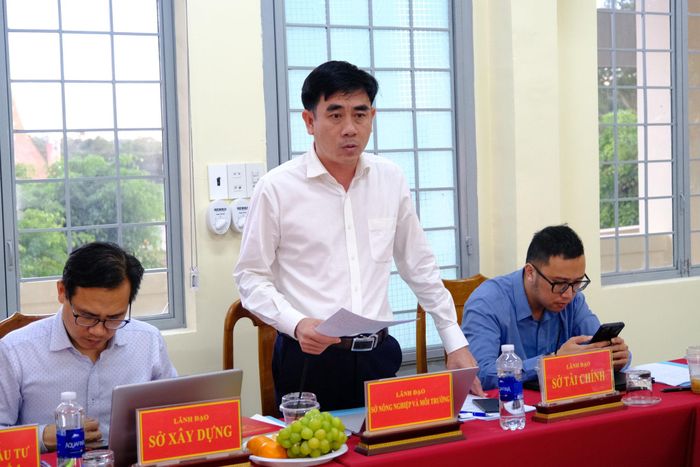 Ông Lê Thanh Sơn, Phó Giám đốc Sở Nông nghiệp và Môi trường phát biểu tại buổi làm việc