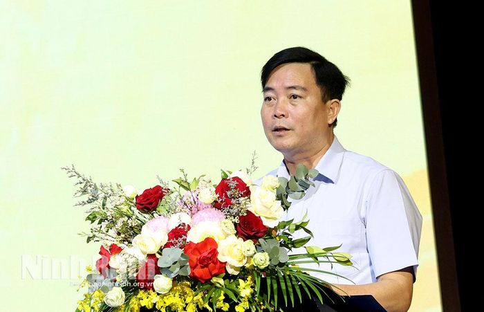 Đồng chí Đinh Trường Sơn, Phó Chủ tịch Ủy ban MTTQ Việt Nam tỉnh phát biểu tại lễ phát động.