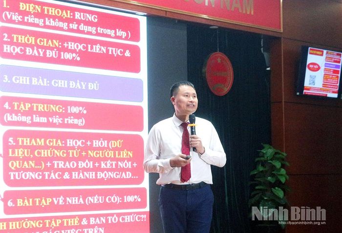 Tiến sỹ Nguyễn Văn Thức, chuyên gia cao cấp về tài chính, kế toán, thuế truyền đạt các nội dung liên quan công tác tài chính, kế toán, thuế.