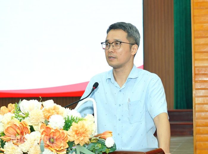 Đại diện Viện Huyết học - Truyền máu Trương ương truyền đạt kiến thức tại lớp tập huấn.