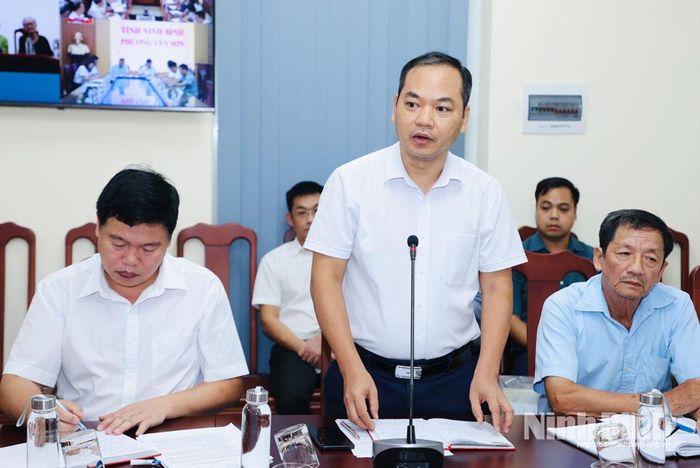 Đại diện Công ty Cổ phần Thực phẩm xuất khẩu Đồng Giao nêu ý kiến tại buổi tiếp công dân.