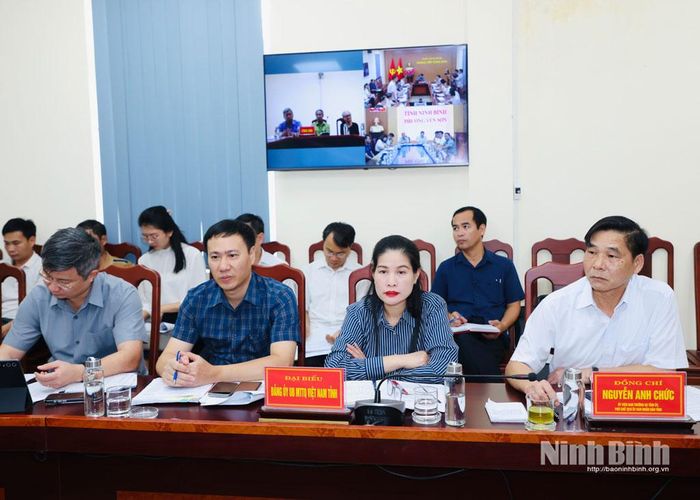 Các đại biểu dự buổi tiếp công dân.