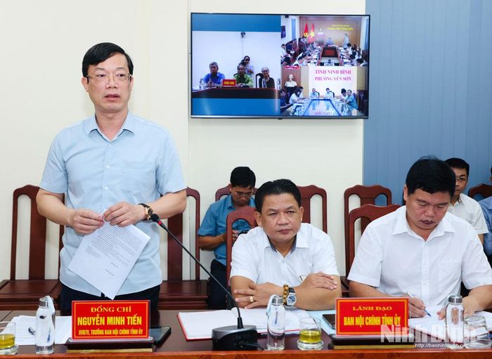 Đồng chí Nguyễn Minh Tiến, Ủy viên Ban Thường vụ Tỉnh ủy, Trưởng Ban Nội chính Tỉnh ủy phát biểu tại buổi tiếp công dân.