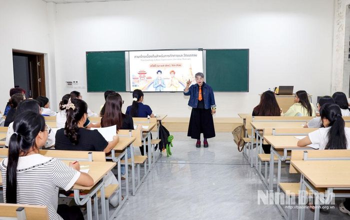Buổi học tiếng Thái sau lễ khai giảng khóa học tại Trường Đại học Hoa Lư.