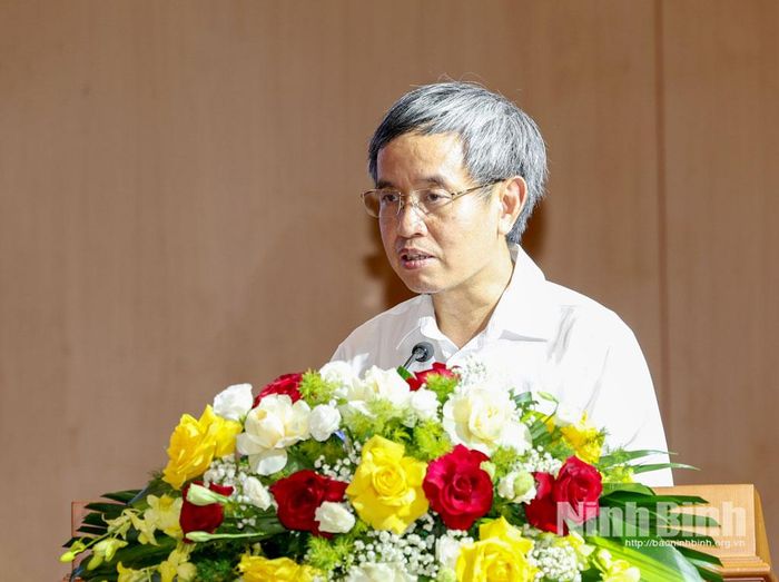 Đồng chí Vũ Văn Trường, Hiệu trưởng Trường Đại học Hoa Lư phát biểu khai giảng khóa học.