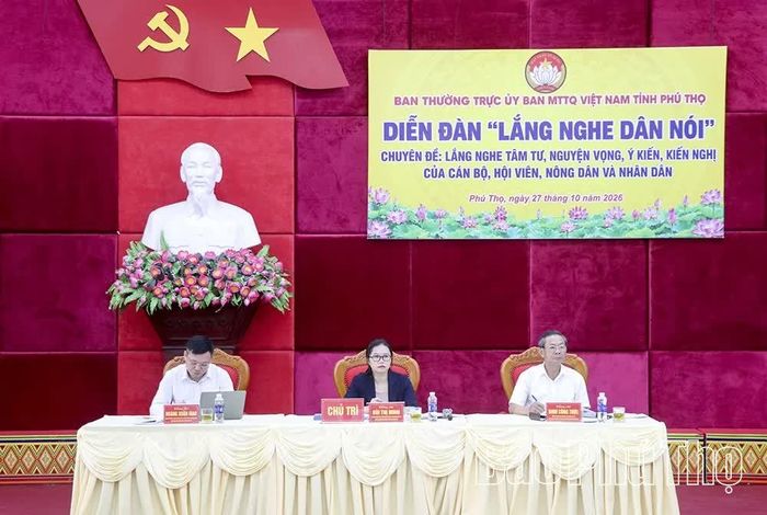 Các đồng chí Ban Thường trực Ủy ban MTTQ Việt Nam tỉnh điều hành Diễn đàn "Lắng nghe dân nói".