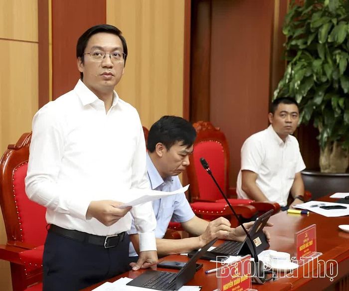Lãnh đạo Sở Xây dựng báo cáo về Dự án Xây dựng cầu qua sông Lô và đường giao thông kết nối đến nút giao IC6 cao tốc Nội Bài - Lào Cai.