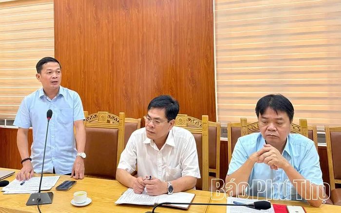 Tiến sĩ Nguyễn Tri Thức - Ủy viên Ban Biên tập, Giám đốc Trung tâm Chuyên đề và Truyền thông - Phát hành, Tạp chí Cộng sản chia sẻ kinh nghiệm tại tọa đàm.