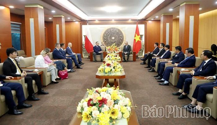 Quang cảnh buổi tiếp và làm việc.