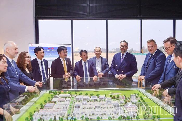 Đoàn đại biểu cấp cao Ba Lan thăm, khảo sát thực tế tại tổ hợp công nghệ cao CNCTech và hạ tầng Khu công nghiệp Nam Bình Xuyên Green Park.