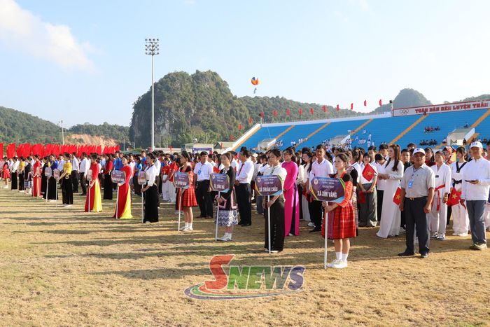 Các đoàn vận động viên dự đại hội.