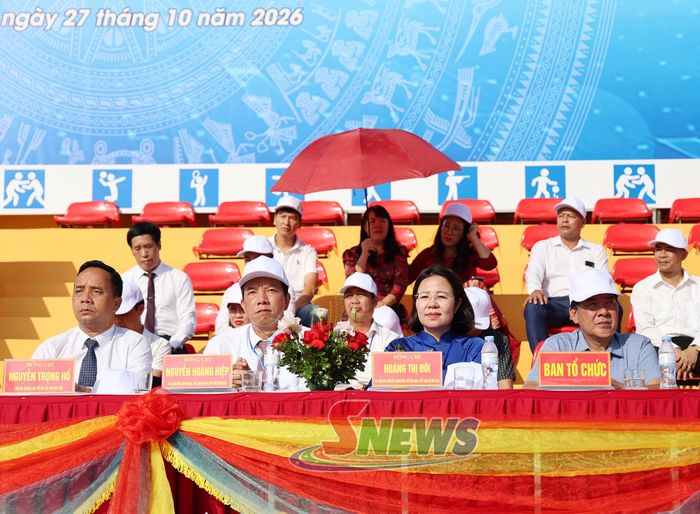 Các đại biểu dự khai mạc.