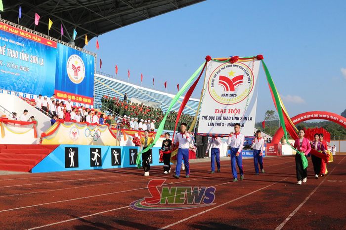 Diễu hành biểu tượng đại hội.