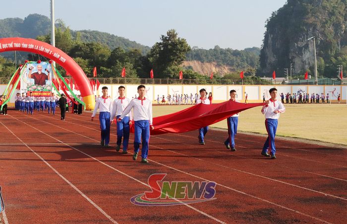 Diễu hành khối cờ Tổ quốc.