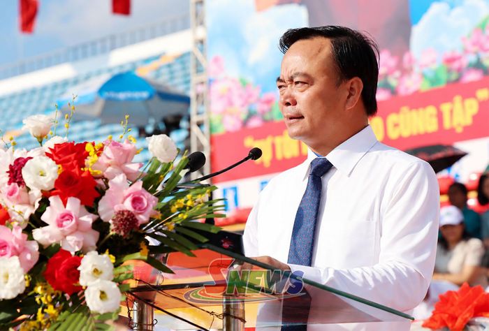 Đồng chí Hà Trung Chiến phát biểu khai mạc đại hội thể thao. 