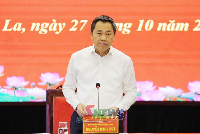 Đồng chí Chủ tịch UBND tỉnh phát biểu kết luận tại phiên họp.